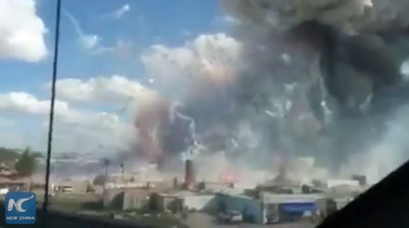 Explozie violenta intr-o piata in care se vindeau artificii: zeci de morti (VIDEO)
