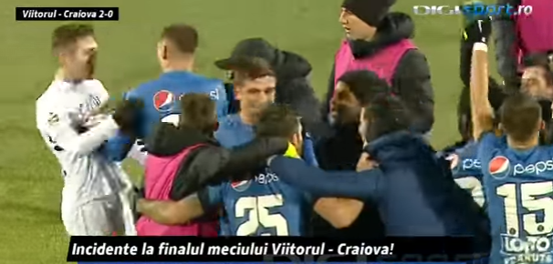Nervi si bataie pe teren, dupa meciul Viitorul-Craiova. Hagi, impins de un jucator din Banie (VIDEO)