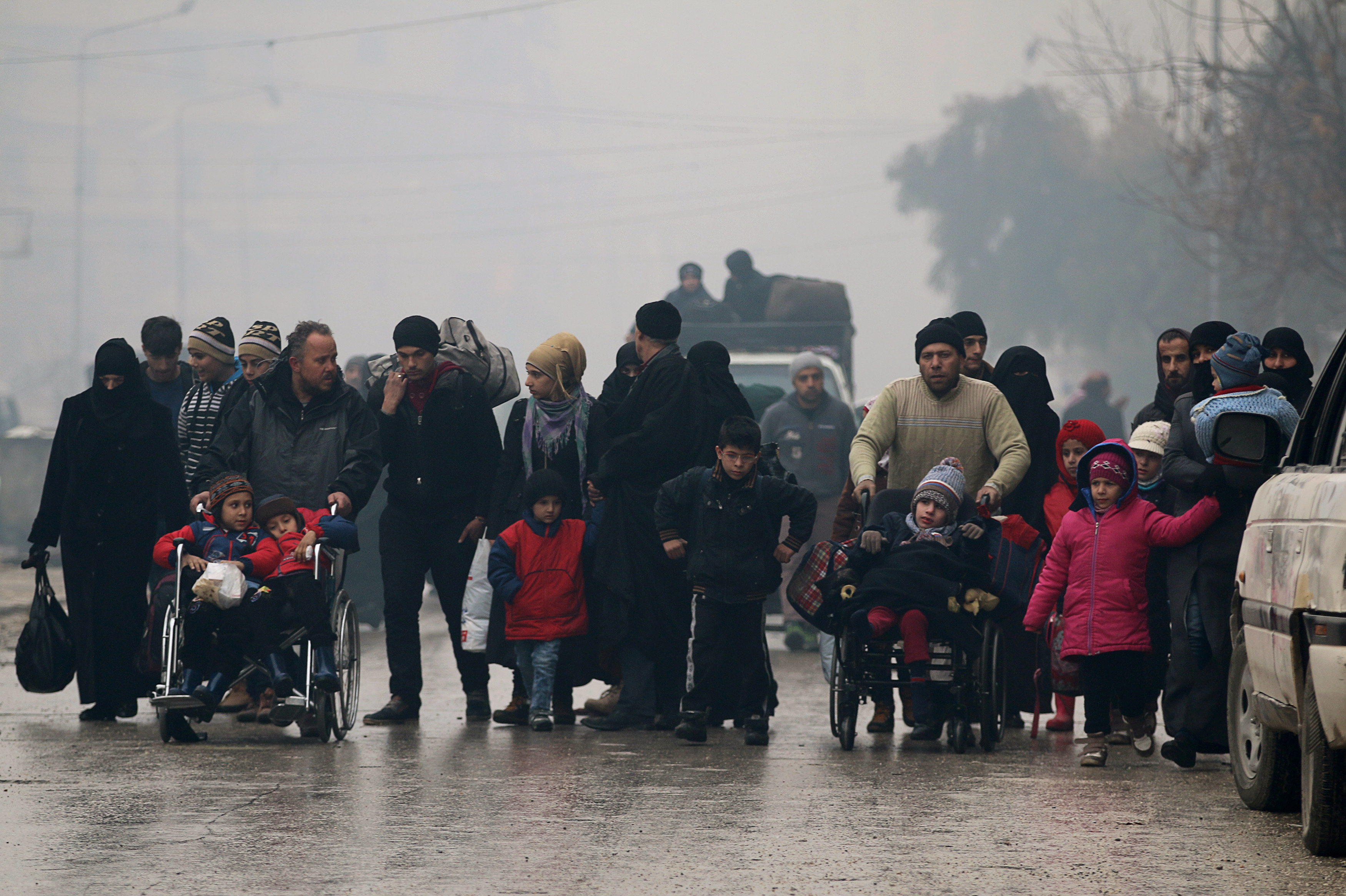 Alep: Dupa ce l-au tocat, rusii il evacueaza