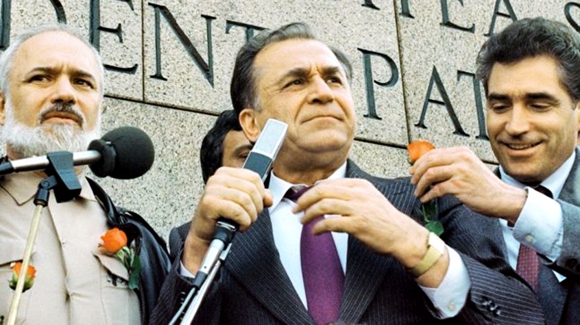 Iliescu si Roman – urmariti penal in „dosarul Mineriadei”, asemenea altor nume cunoscute