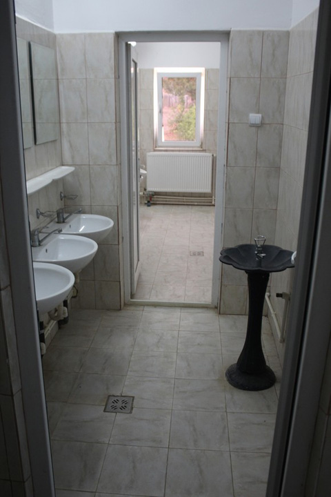 WC-uri de 100.000 de euro, intr-o scoala din Vrancea