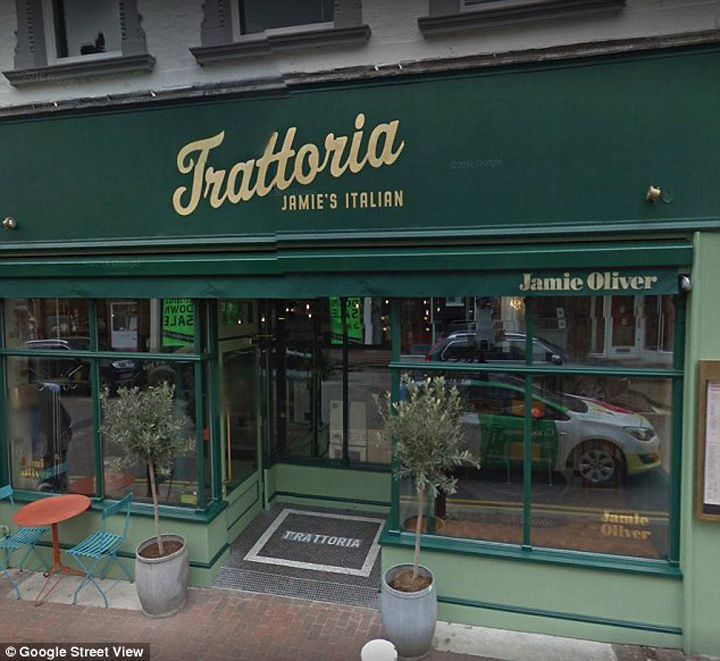 Jamie Oliver inchide sase restaurante din Marea Britanie