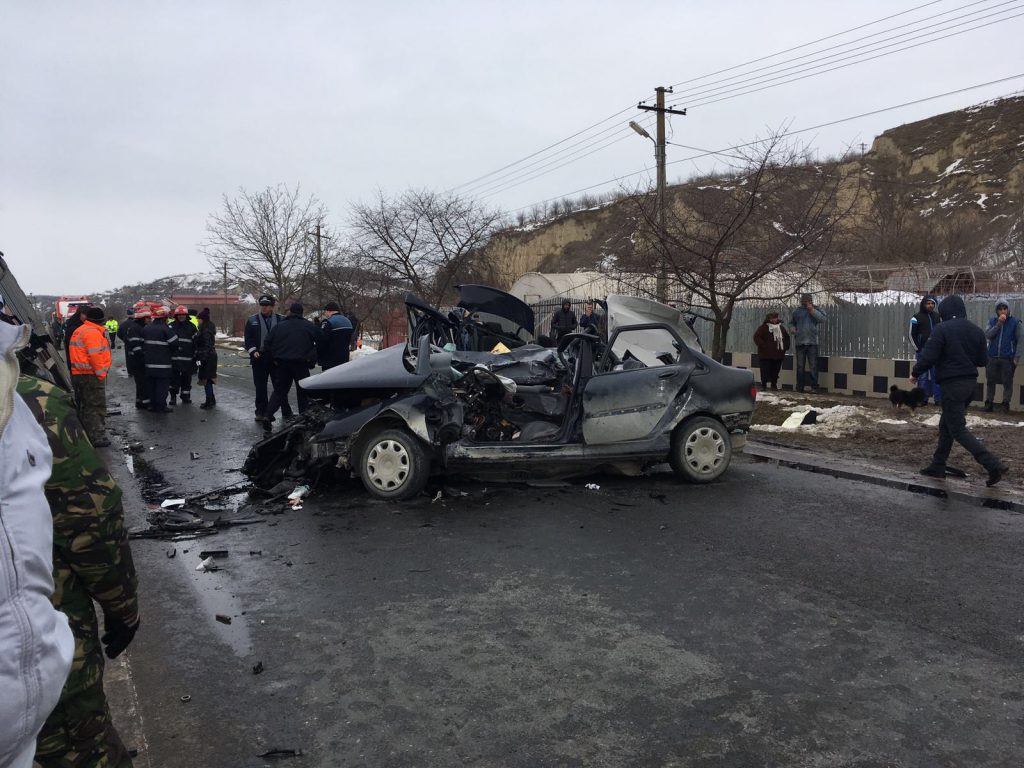 Accident grav cu un autoturism militar. Comandantul unei baze aeriene, printre raniti