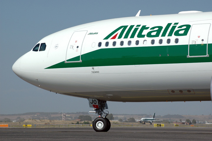 Alitalia, eliminata de companiile low-cost din Romania!