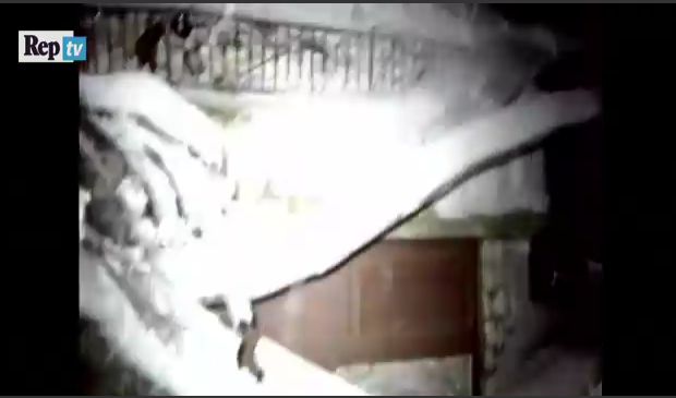 Hotel lovit de avalansa in Italia – temeri pentru soarta a zeci de oameni
