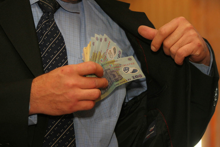 100 de milioane, salariul minim al procurorilor!