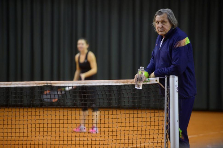 Ilie Nastase antreneaza pe gratis!