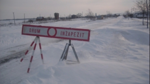 Ce drumuri nationale raman inchise, pe fond de zapada si viscol