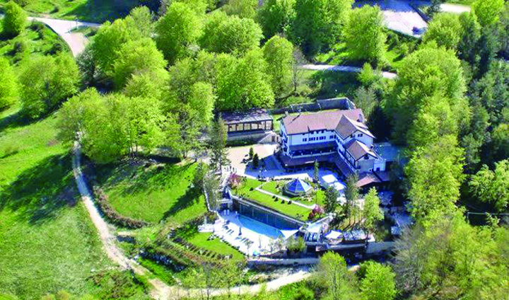 Hotelul Rigopiano. Inainte si dupa tragedie