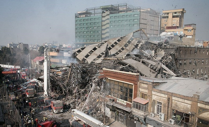 Teheran: 75 de morti in urma prabusirii unei cladiri cu 17 etaje