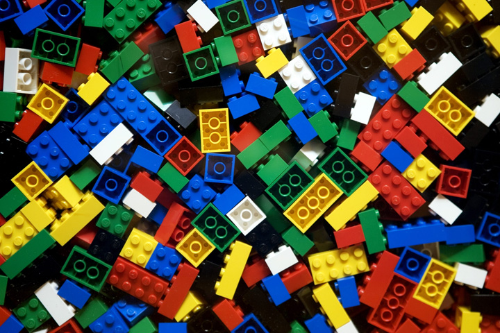 Universitatea Cambridge, cautam prof de Lego, 8000 euro salariul
