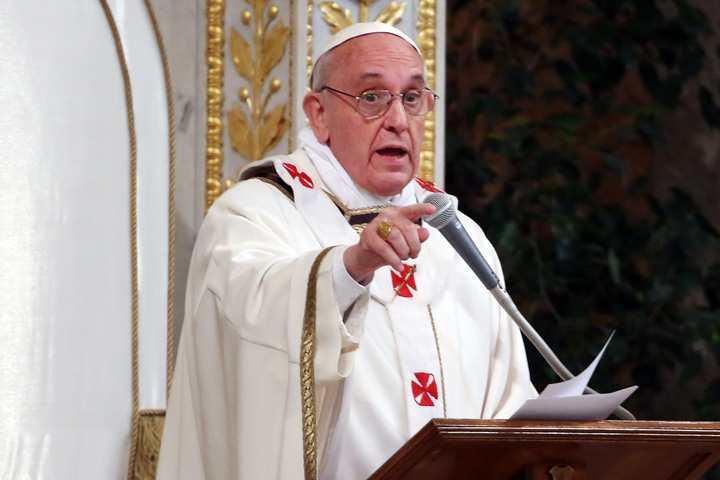 Papa Francisc: Sa nu credeti in astrologi si clarvazatori