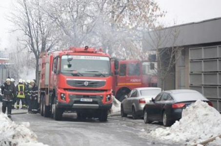Incendiul de la Bamboo a fost stins, in sfarsit. Pompierii raman, insa, in zona
