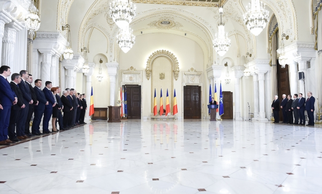 Grindeanu si noii ministri, de la juramantul de investire, direct la prima sedinta a Executivului