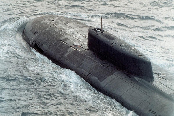 Putin a bagat pe sest doua submarine nucleare in Mediterana