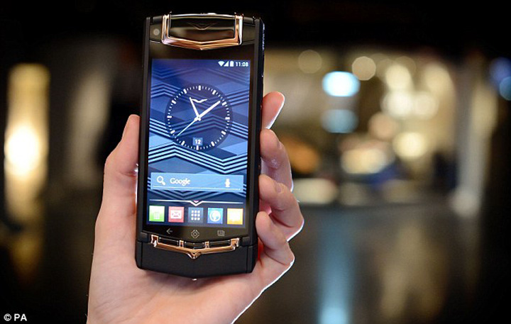 Vertu mai arunca pe piata un supertelefon