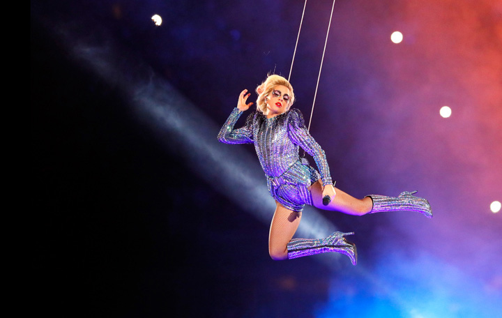 Gaga, o Lady suspendata de fund!