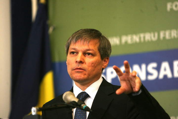 Dacian-Cioloș-la-microfon - Ziarul National