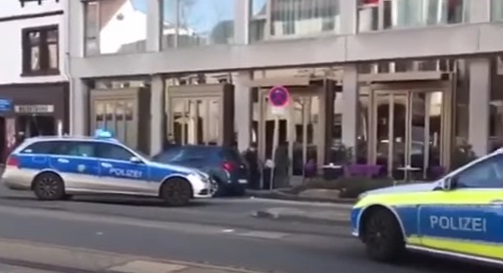 Incident intr-un oras german: a dat cu masina peste oamenii care i-au iesit in cale