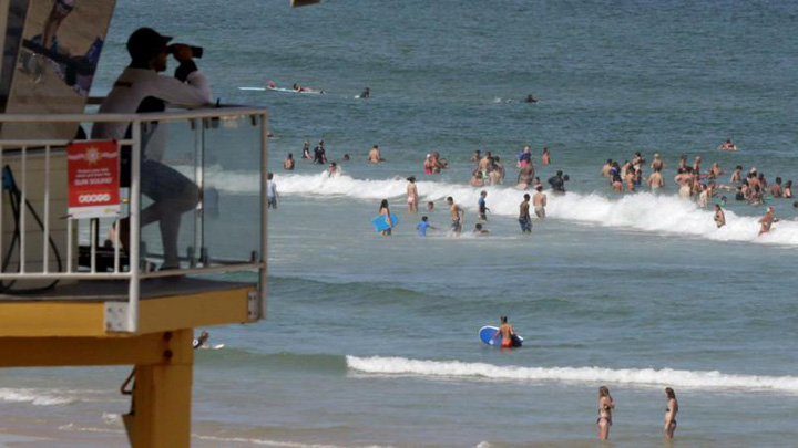 Noi tremuram, in Australia sunt 48 de grade