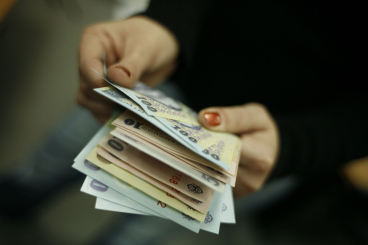 Ai un credit in lei? O sa platesti rate mai mari!