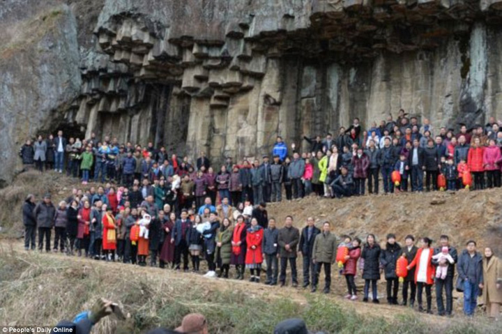 Cea mai mare poza de familie: 500 de persoane