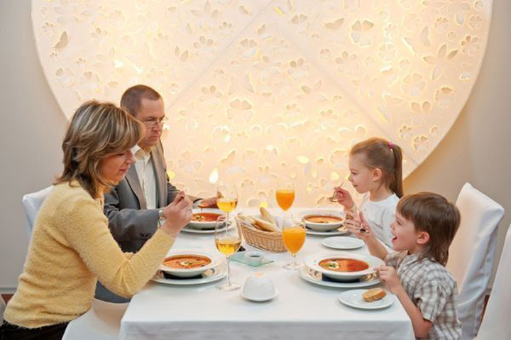 “Copiii educati” scad nota de plata la restaurant!
