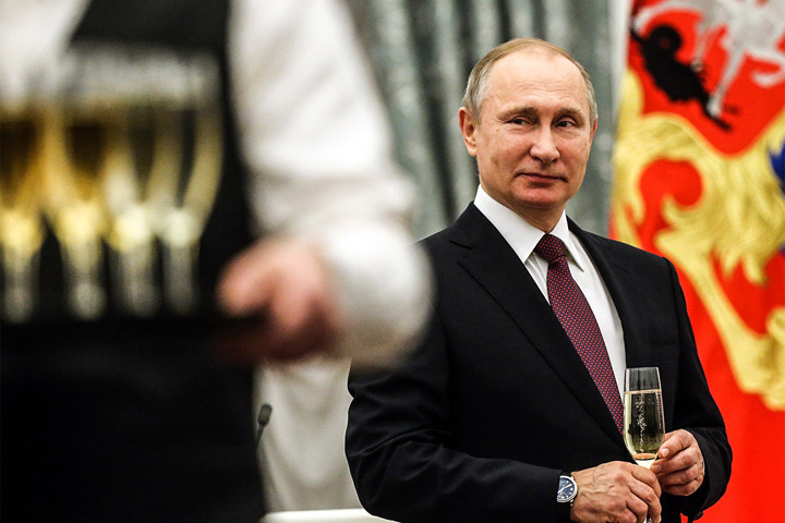 Rusia n-a mancat Macron cu ceapa