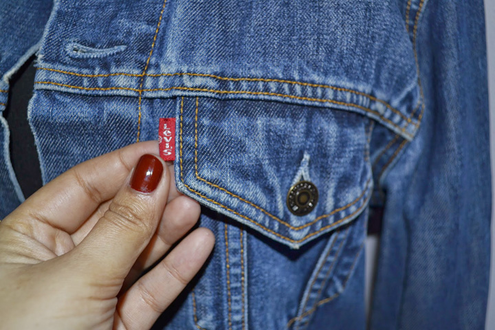 Levi’s lanseaza blugii inteligenti