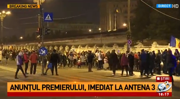 Lant uman in jurul Palatului Parlamentului