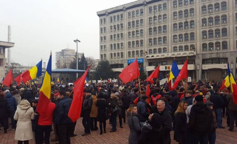 A fost miting pro-Guvern, in centrul Pitestiului, la initiativa PSD Arges (VIDEO)
