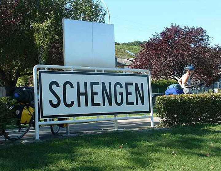 Franta si Germania inchid zona Schengen!