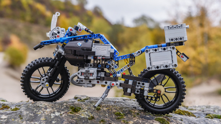 BMW din piese LEGO !
