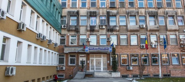 Procurorii, la usa Spitalului Judetean Deva