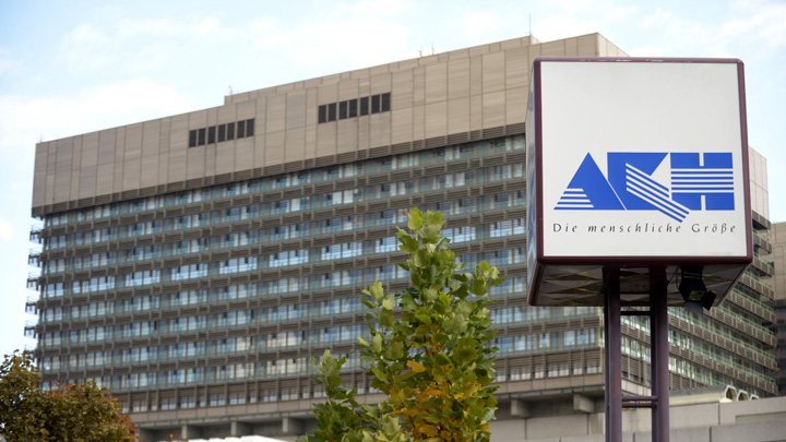Romanii, refuzati de clinica de transplant din Viena!