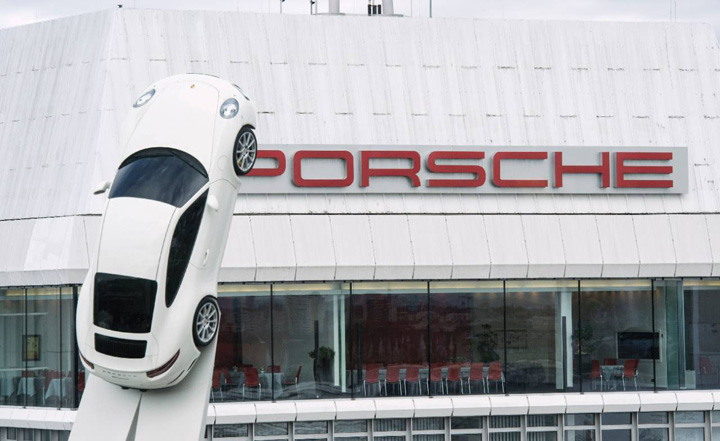 De ce primesc angajatii Porsche prima de 9111 euro