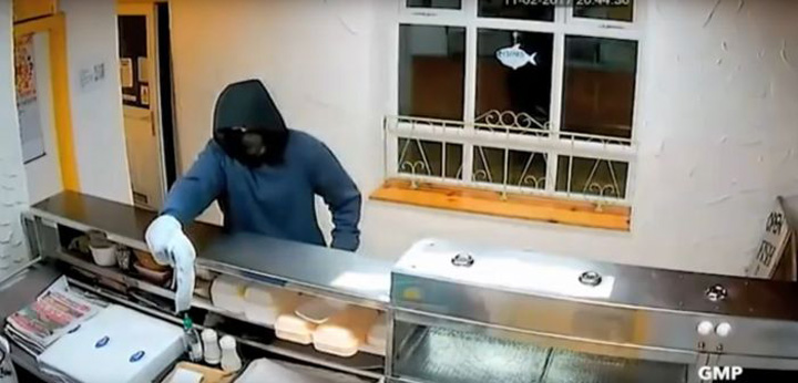 A incercat sa jefuiasca un fast food cu o banana