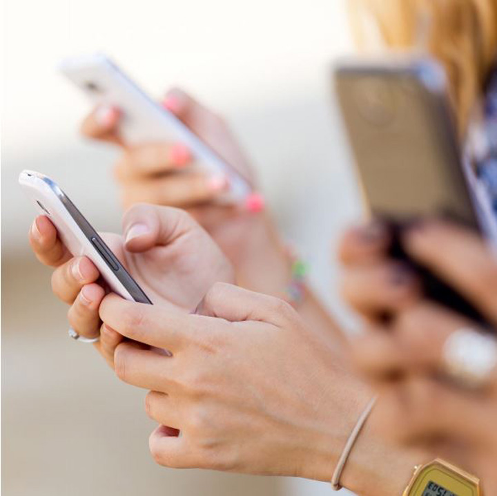 Generatia Millenium: 28% ar renunta la sex, timp de o luna, decat la telefonul mobil!