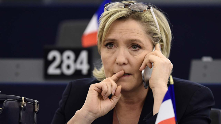 Emmanuel Macron, peste Marine Le Pen