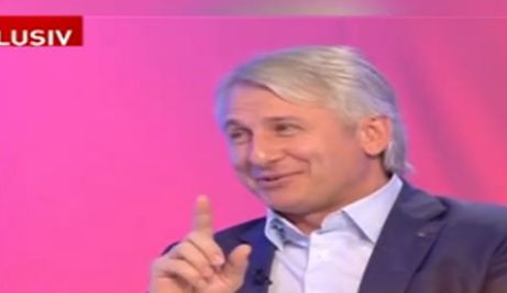 Fost ministru din Guvernul Ponta, cu microfon in lenjeria intima! (VIDEO)