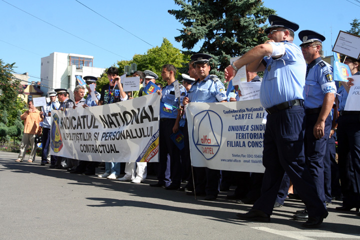 Pana la ministru, pe politisti ii mananca liderii de sindicat!