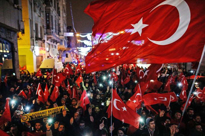 Erdogan arunca in aer Olanda
