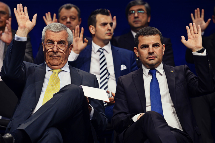 Tariceanu: Am fost santajat de Daniel Constantin!