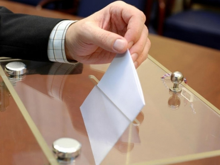 Vom vota tot prost, dar in urne inteligente