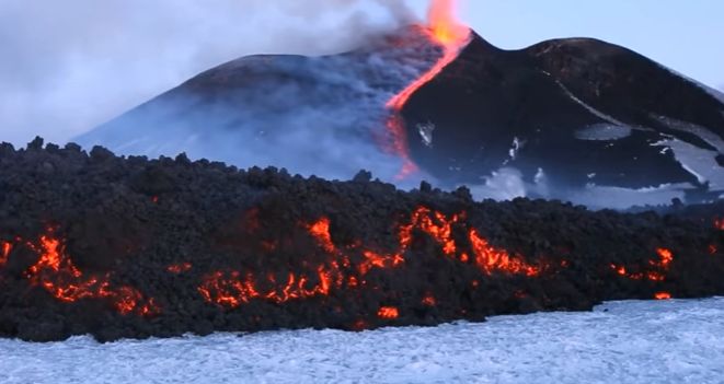 10 oameni au avut de suferit de pe urma eruptiei vulcanului Etna