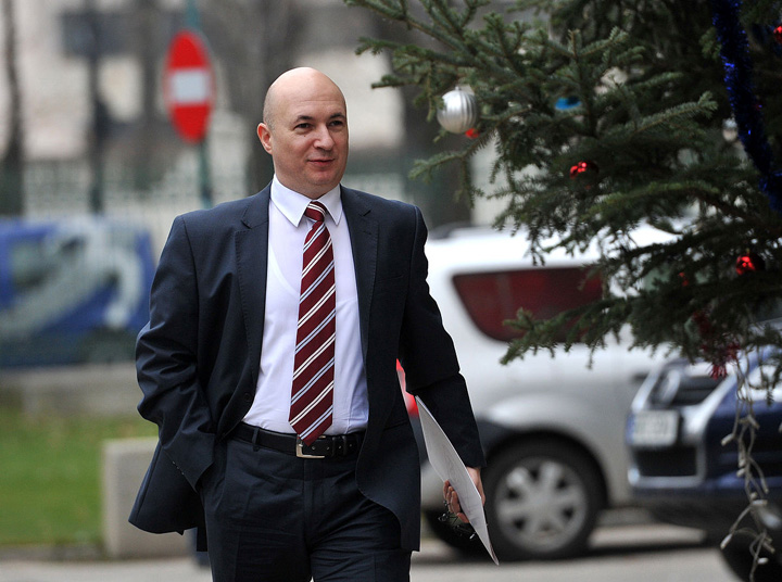 1200px-Codrin_Stefanescu,_reuniunea_BPN_a_PSD_-_06.01.2014_(11797328463) - Ziarul National