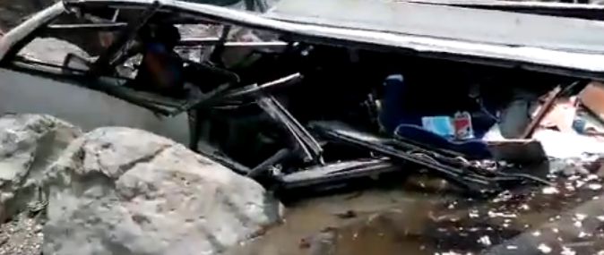 Accident dramatic de autobuz, cu peste 40 de morti, in India (VIDEO)