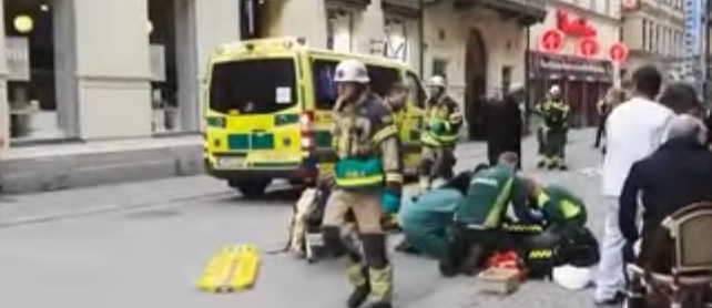 Un camion a dat peste un grup de oameni in capitala Suediei