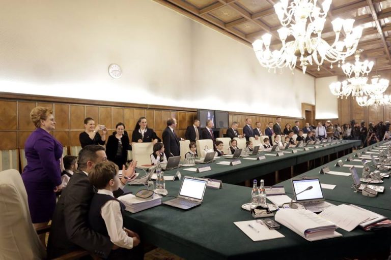 Pustii au pus stapanire pe scaunele ministrilor din Guvernul Grindeanu!