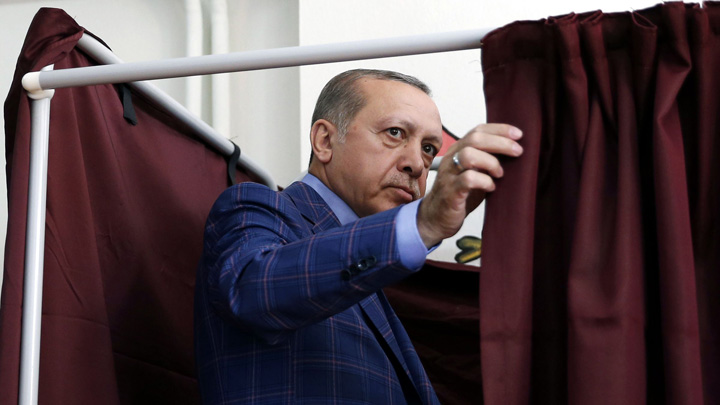 Cum supraaglomereaza Erdogan puscariile